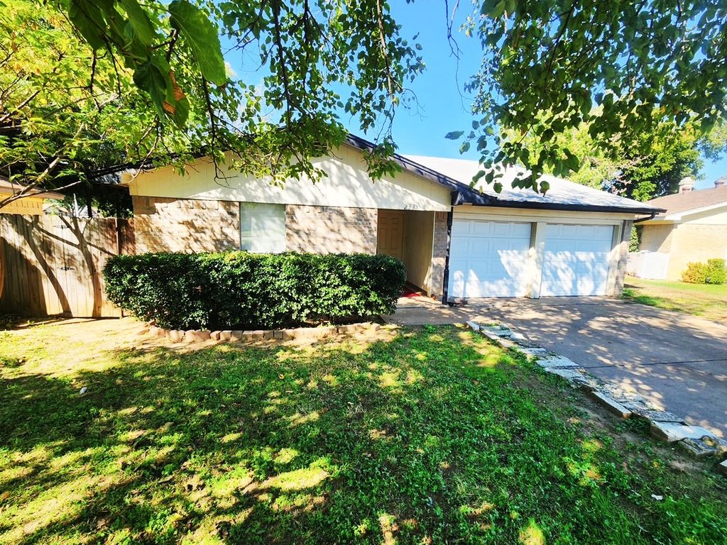 2333 Chandelle Drive, Irving, TX 75060 — exterior