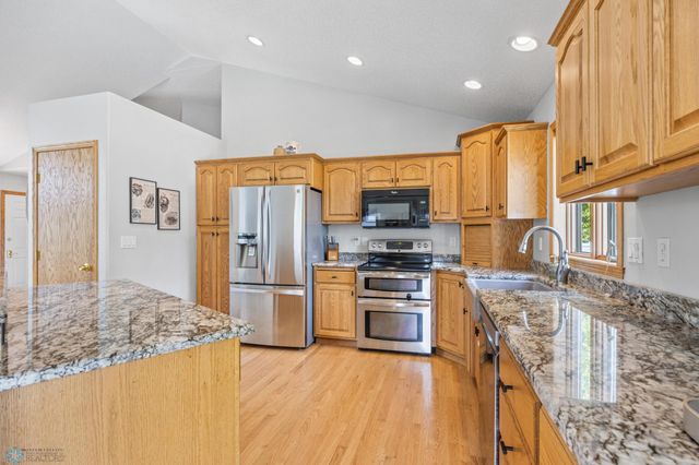 1421 55 Avenue S, Fargo, ND 58104