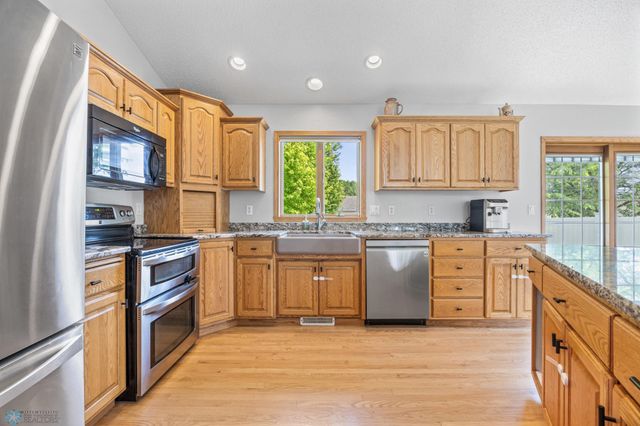 1421 55 Avenue S, Fargo, ND 58104