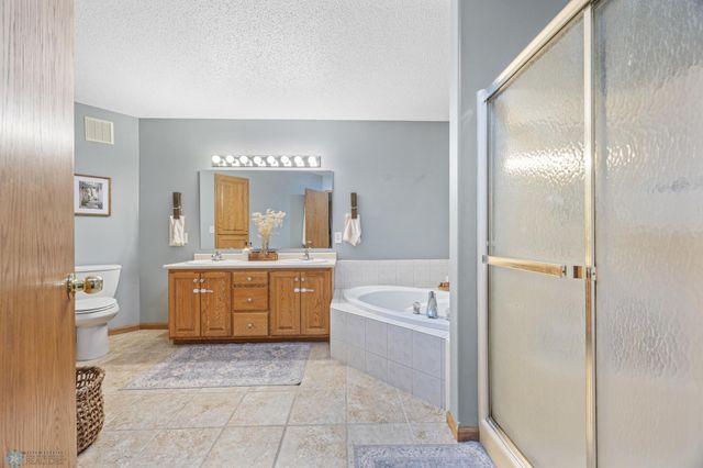 1421 55 Avenue S, Fargo, ND 58104