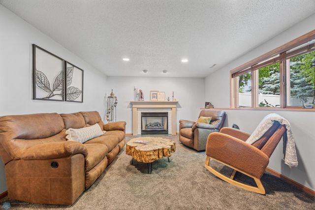1421 55 Avenue S, Fargo, ND 58104