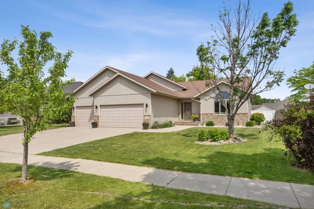1421 55 Avenue S, Fargo, ND 58104