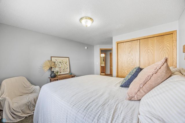 1421 55 Avenue S, Fargo, ND 58104
