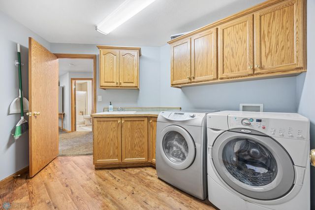 1421 55 Avenue S, Fargo, ND 58104