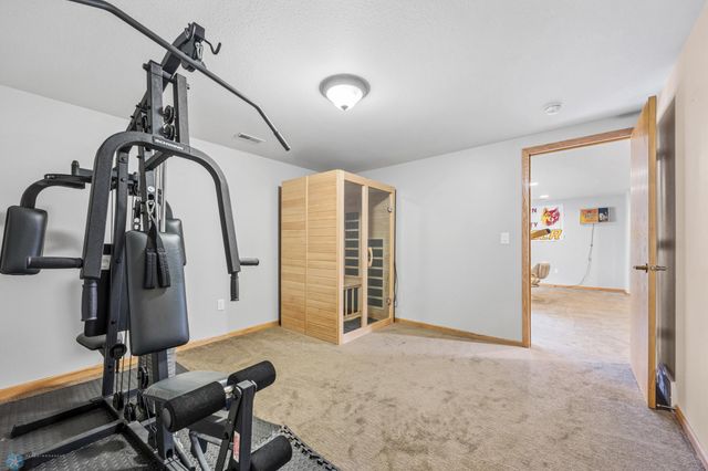 1421 55 Avenue S, Fargo, ND 58104