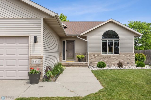 1421 55 Avenue S, Fargo, ND 58104