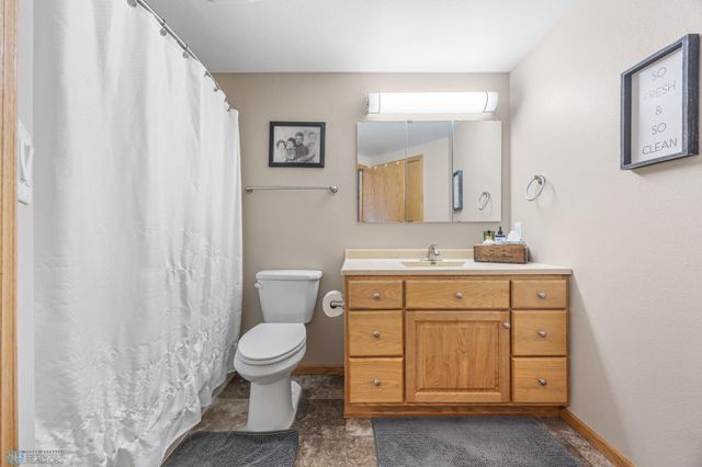 1421 55 Avenue S, Fargo, ND 58104