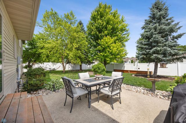 1421 55 Avenue S, Fargo, ND 58104