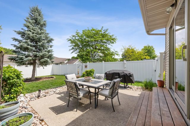 1421 55 Avenue S, Fargo, ND 58104