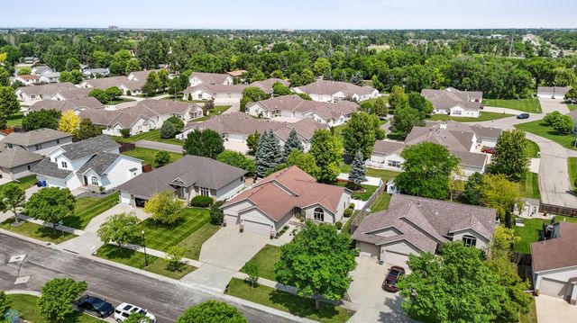 1421 55 Avenue S, Fargo, ND 58104