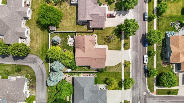 1421 55 Avenue S, Fargo, ND 58104