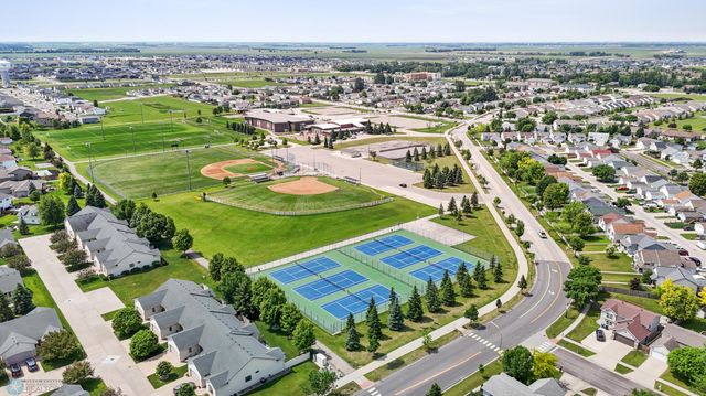 1421 55 Avenue S, Fargo, ND 58104