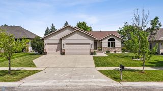 1421 55 Avenue S, Fargo, ND 58104