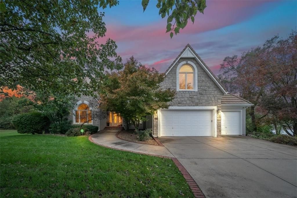 3124 SW Pergola View, Lee's Summit, MO 64081