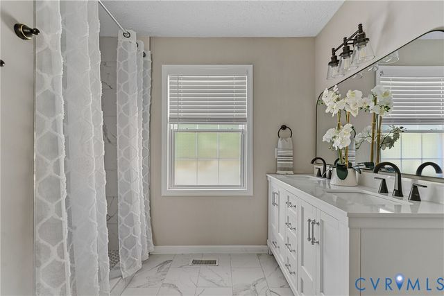 8183 Burnside Ct, Mechanicsville, VA 23116
