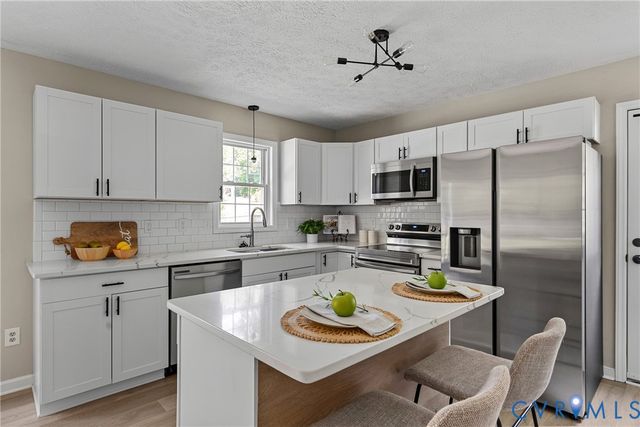 8183 Burnside Ct, Mechanicsville, VA 23116