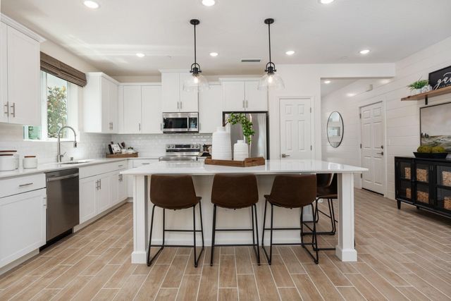 1950 N Arroyo Avenue, Fresno, CA 93727