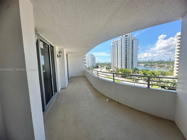5555 Collins Ave 8Z, Miami Beach, FL 33140