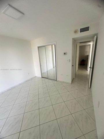 5555 Collins Ave 8Z, Miami Beach, FL 33140