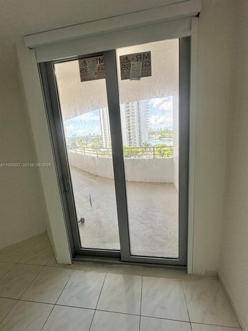 5555 Collins Ave 8Z, Miami Beach, FL 33140