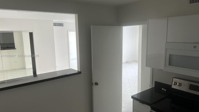 5555 Collins Ave 8Z, Miami Beach, FL 33140