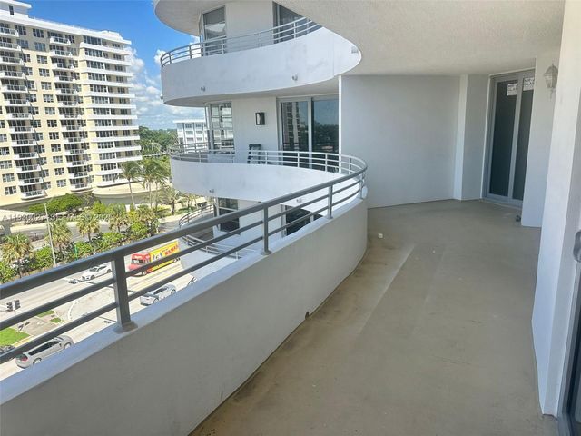 5555 Collins Ave 8Z, Miami Beach, FL 33140