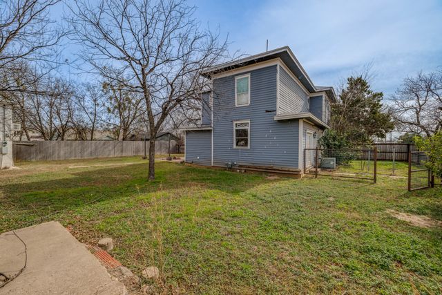 720 W Pecan Street, Coleman, TX 76834