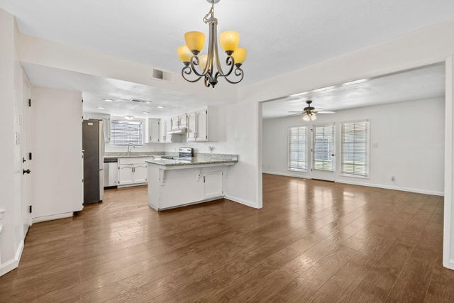 2125 Holt Avenue, Sanger, CA 93657