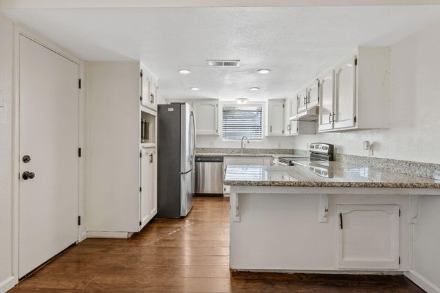 2125 Holt Avenue, Sanger, CA 93657