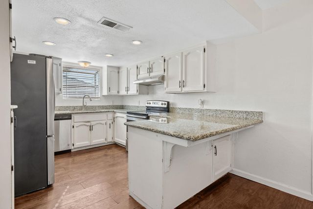 2125 Holt Avenue, Sanger, CA 93657