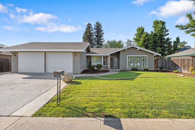 2125 Holt Avenue, Sanger, CA 93657