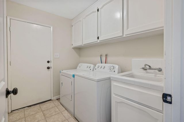 2125 Holt Avenue, Sanger, CA 93657