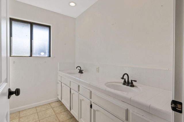 2125 Holt Avenue, Sanger, CA 93657