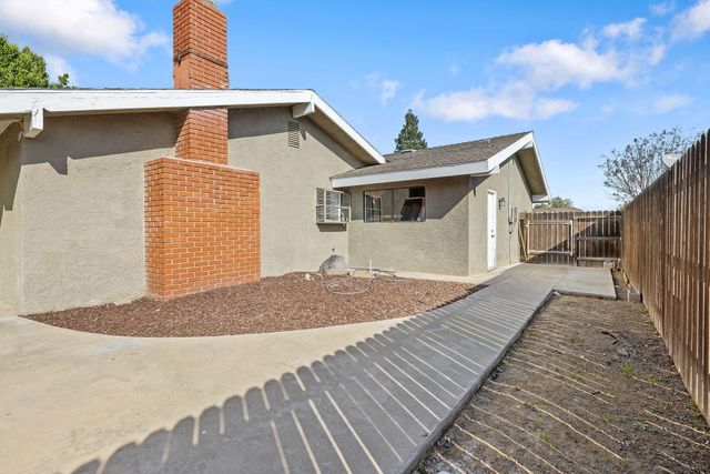 2125 Holt Avenue, Sanger, CA 93657