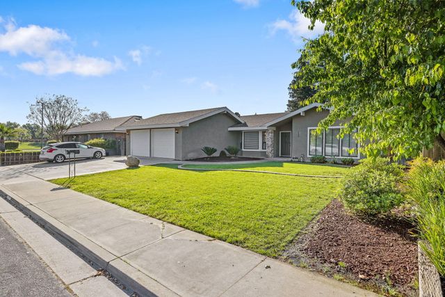 2125 Holt Avenue, Sanger, CA 93657