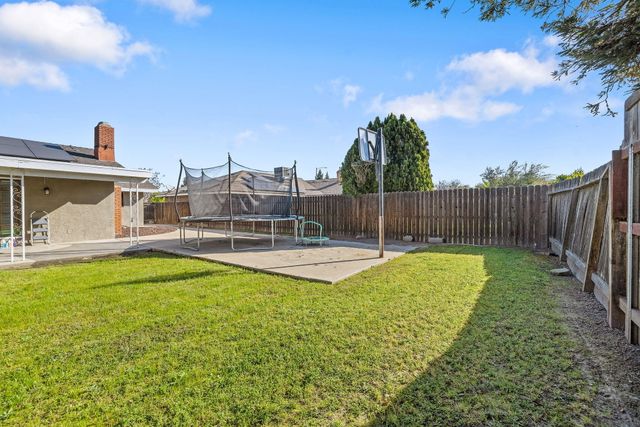 2125 Holt Avenue, Sanger, CA 93657