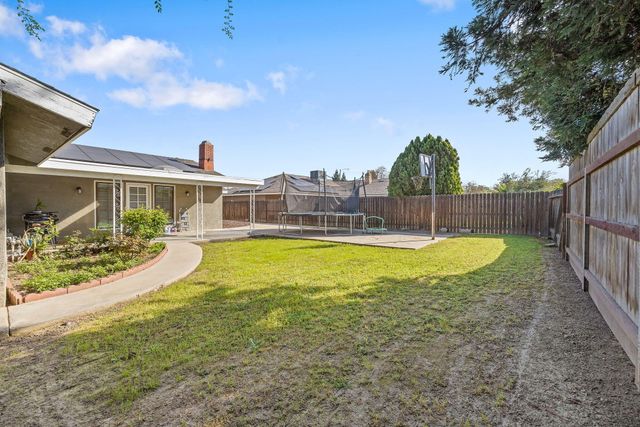 2125 Holt Avenue, Sanger, CA 93657