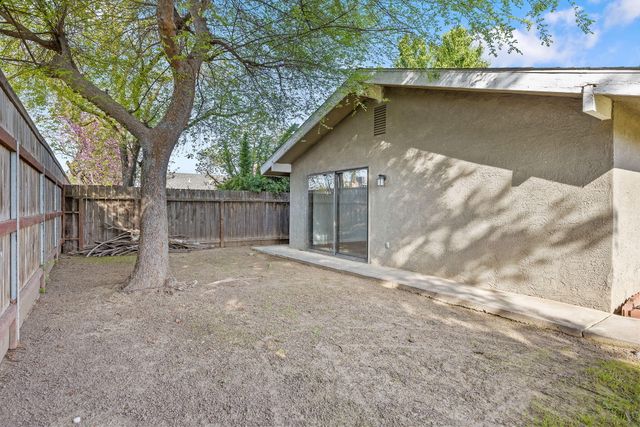2125 Holt Avenue, Sanger, CA 93657