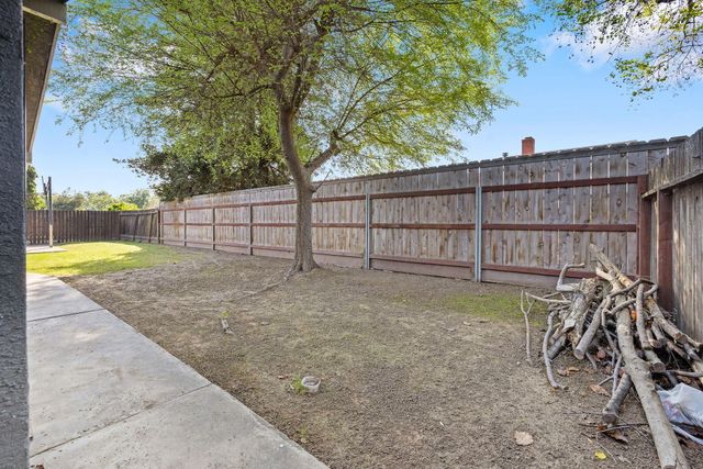 2125 Holt Avenue, Sanger, CA 93657