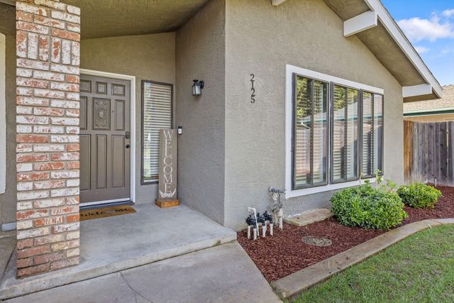 2125 Holt Avenue, Sanger, CA 93657