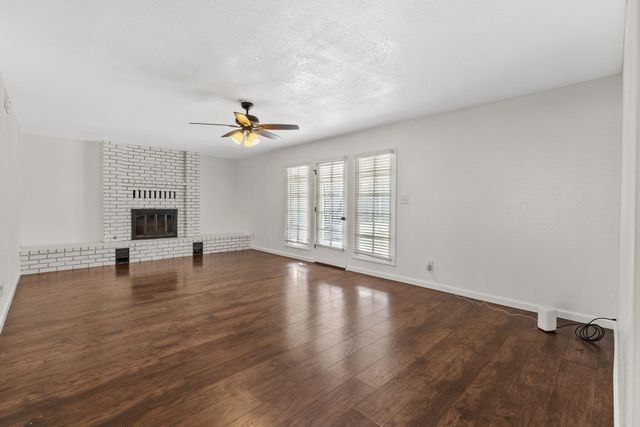 2125 Holt Avenue, Sanger, CA 93657