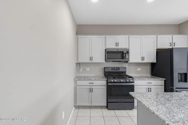 6693 E Via Arroyo Largo, Tucson, AZ 85756