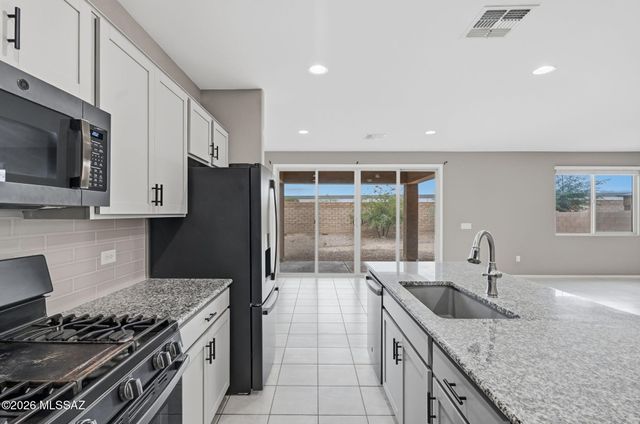 6693 E Via Arroyo Largo, Tucson, AZ 85756