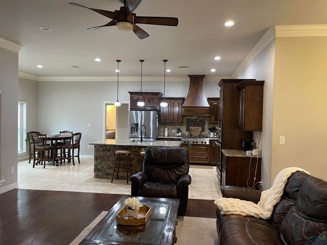 228 E Cassity, Carthage, TX 75633