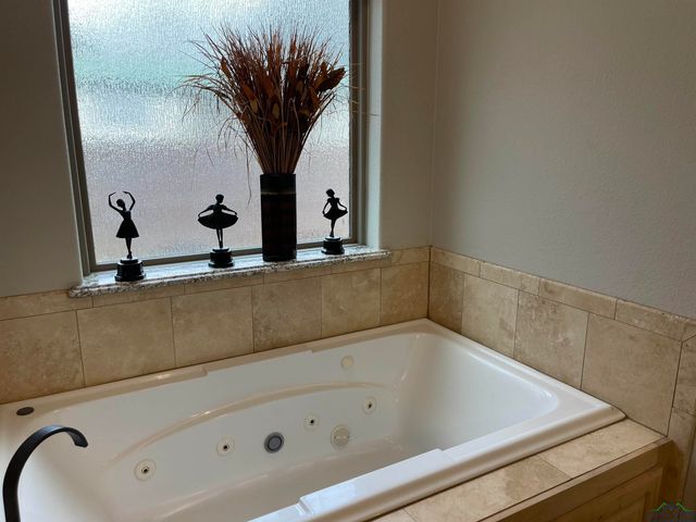 228 E Cassity, Carthage, TX 75633