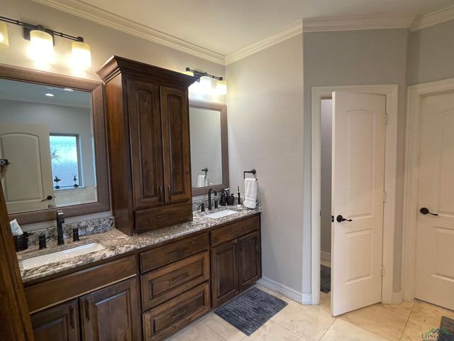 228 E Cassity, Carthage, TX 75633