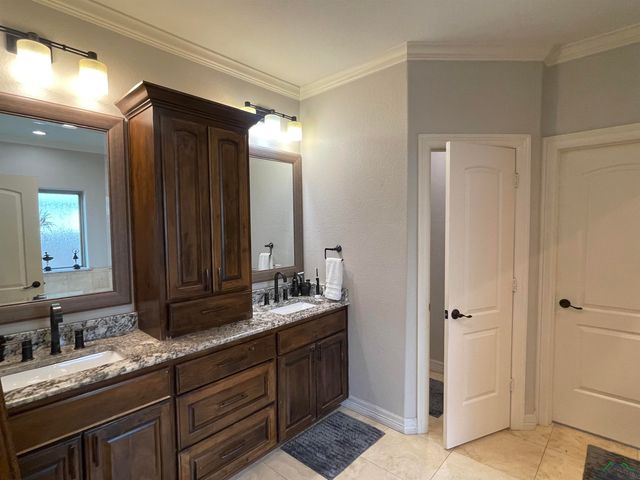 228 E Cassity, Carthage, TX 75633