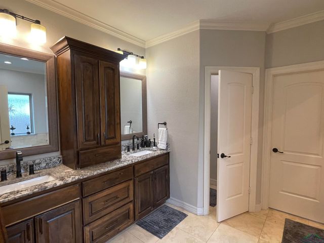 228 E Cassity, Carthage, TX 75633