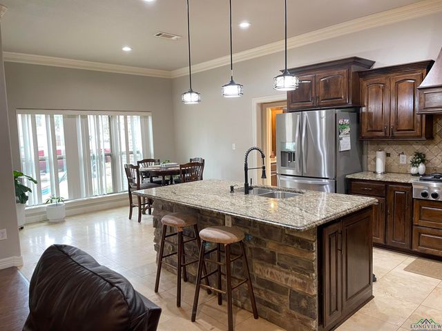 228 E Cassity, Carthage, TX 75633