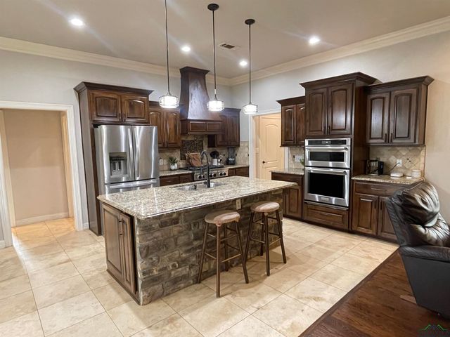 228 E Cassity, Carthage, TX 75633